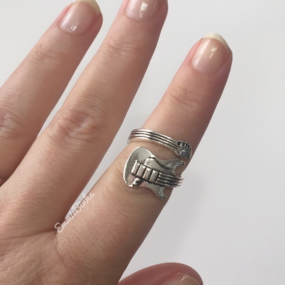 New Minimalist Guitar Bypass Ring - Aged Vintage Vibe - Wrap Guitar Ring Music - Picture 4 of 10